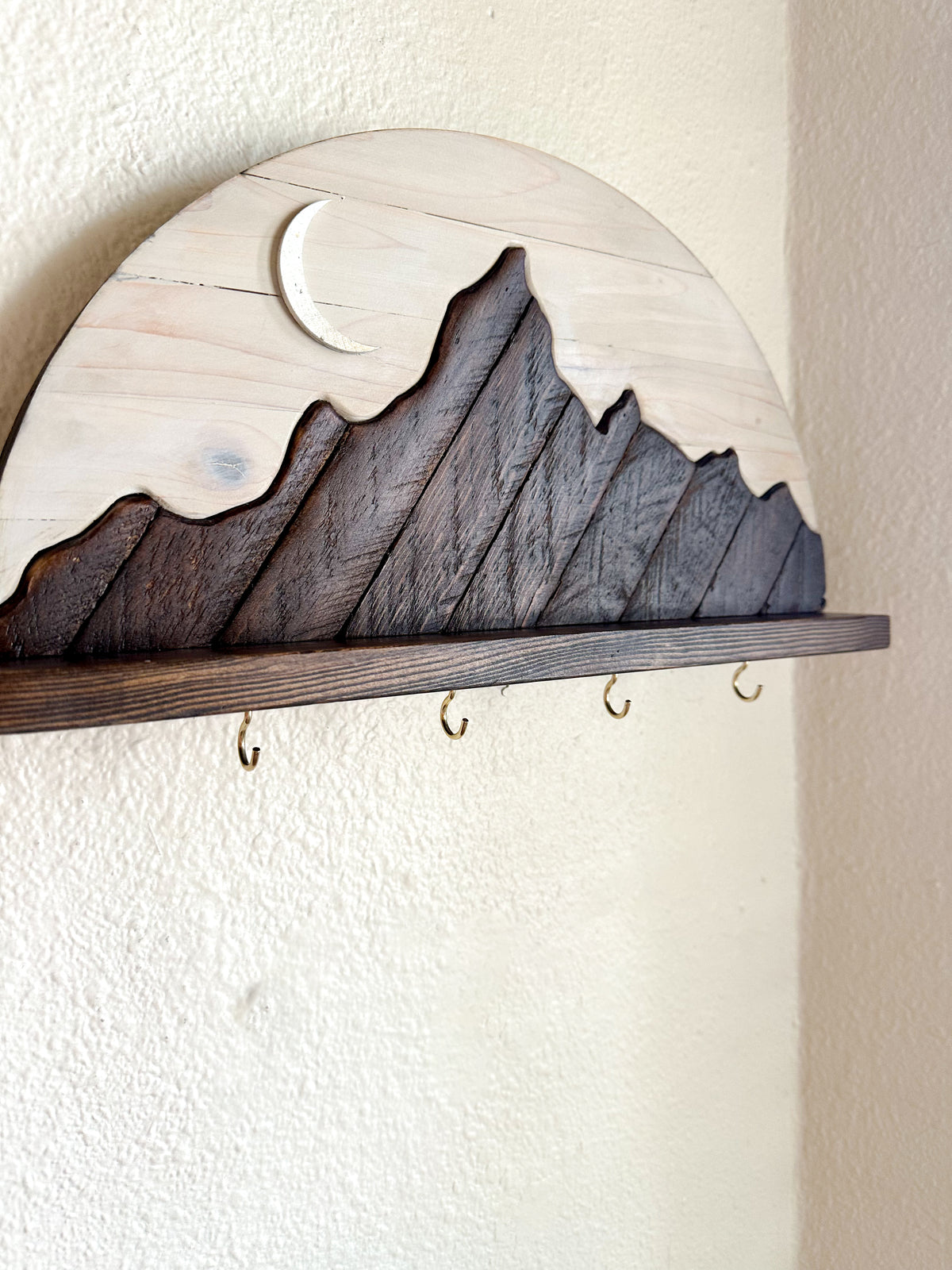 The Ridge Keyhook Shelf